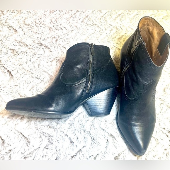 Frye Reina Western Black Leather Ankle Boots With Almond Pointed Toe 
Size 9.5 - Picture 4 of 11